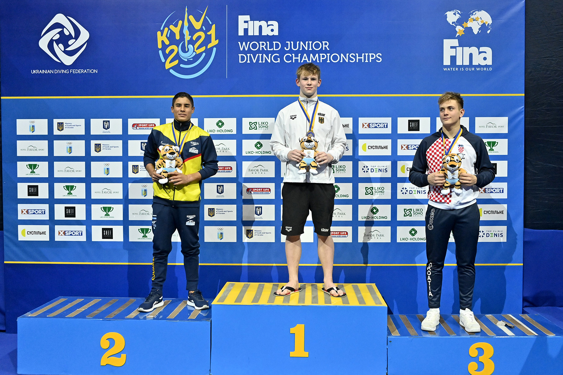 Jonathan Gisbert Schauer, the winner; Tomas Tamayo Meneses, siver medalist; Matej Neveskanin, bronze medalist.